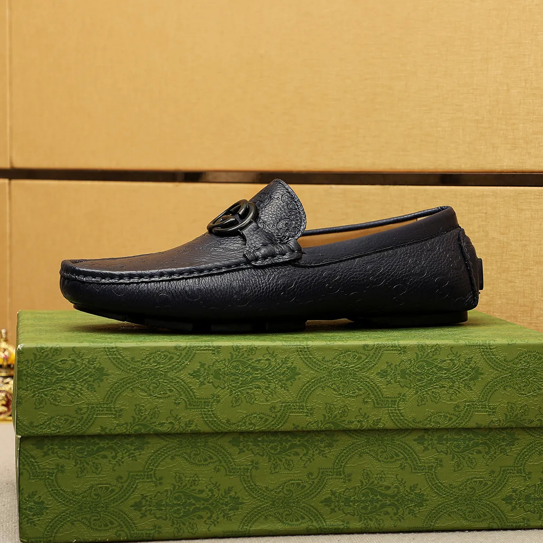 Men's shoes 💰420 💐 Product trademark: GUCCI "Gucci" Doudou shoes Regular size: 38-44 (45🉑️customized) Product materials: Selected imported first-layer calfskin embossed upper + luxury hardware buckle, imported sheep 🐑 leather lining. Strong three-dimensional visual effect, original outsole color: 2 colors available